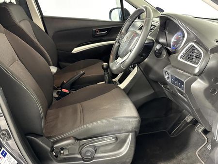 2016-Suzuki-SX4-16-GLX-Allgrip_10