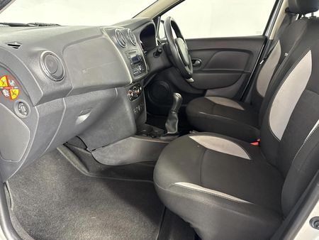 2015-Renault-Sandero-900T-Stepway_9