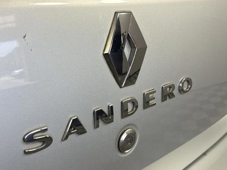 2015-Renault-Sandero-900T-Stepway_12