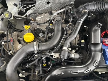 2015-Renault-Sandero-900T-Stepway_14