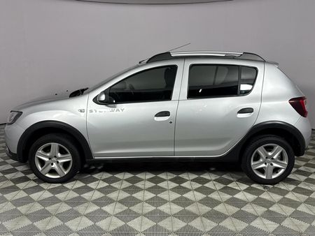 2015-Renault-Sandero-900T-Stepway_5