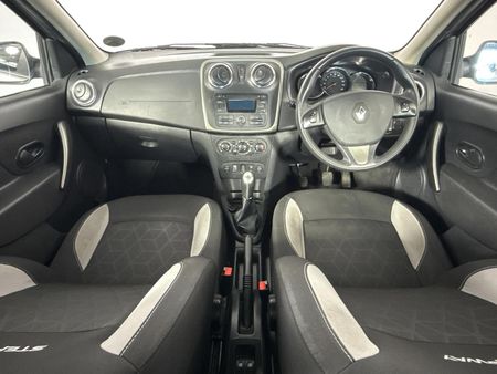2015-Renault-Sandero-900T-Stepway_6