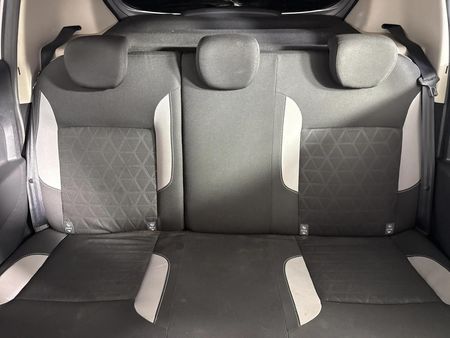 2015-Renault-Sandero-900T-Stepway_8