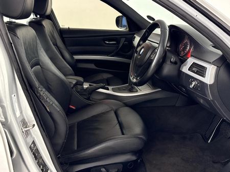 2012-BMW-3-Series-330d-Innovation-Auto_10