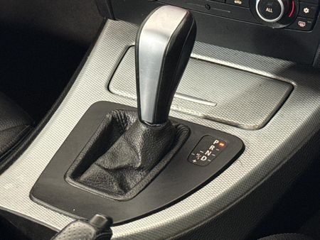 2012-BMW-3-Series-330d-Innovation-Auto_11