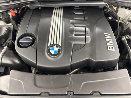 2012-BMW-3-Series-330d-Innovation-Auto_15