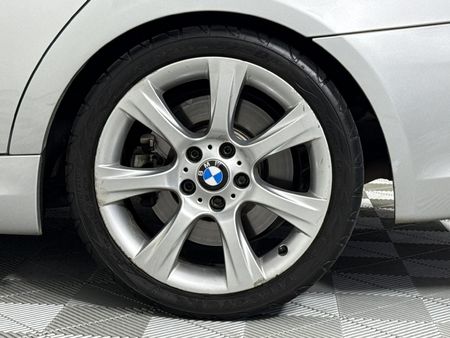 2012-BMW-3-Series-330d-Innovation-Auto_19