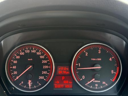 2012-BMW-3-Series-330d-Innovation-Auto_7