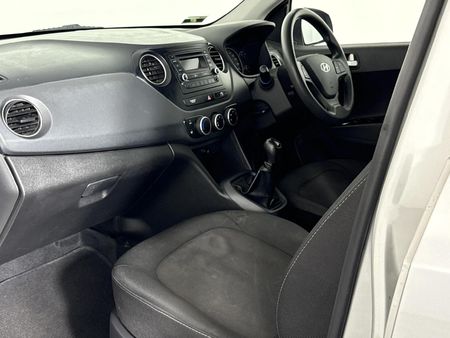2016-Hyundai-Grand-i10-125-Fluid_9