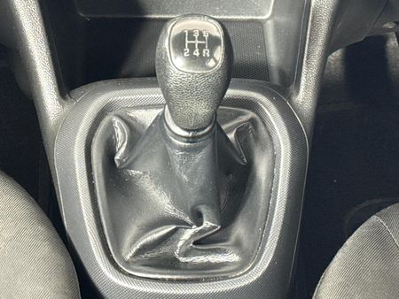 2016-Hyundai-Grand-i10-125-Fluid_11