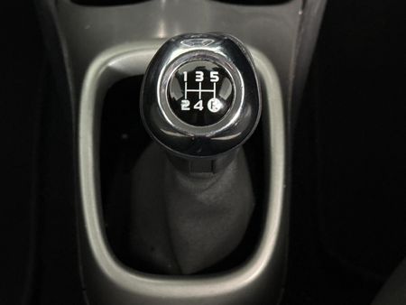 2016-Toyota-Aygo-10-5-dr_10