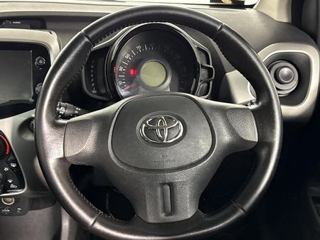2016-Toyota-Aygo-10-5-dr_11