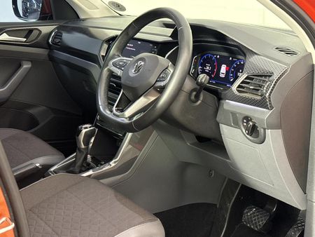 2020-Volkswagen-T-Cross-15-TSI-R-Line-Auto_9