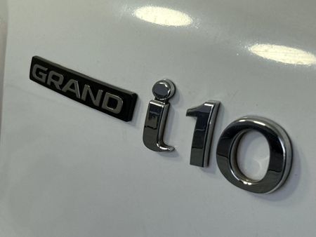 2019-Hyundai-Grand-i10-10-Fluid_12