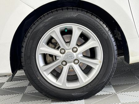2019-Hyundai-Grand-i10-10-Fluid_16