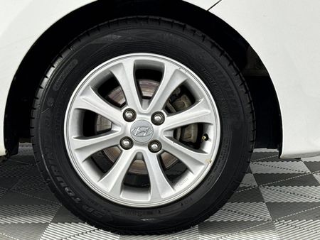 2019-Hyundai-Grand-i10-10-Fluid_17