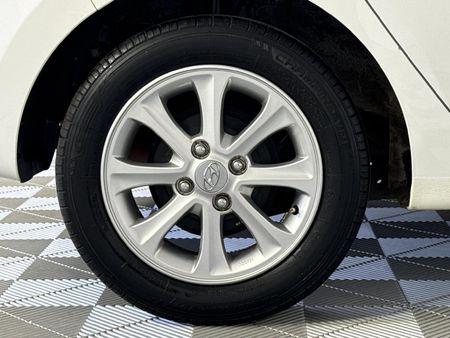 2019-Hyundai-Grand-i10-10-Fluid_19
