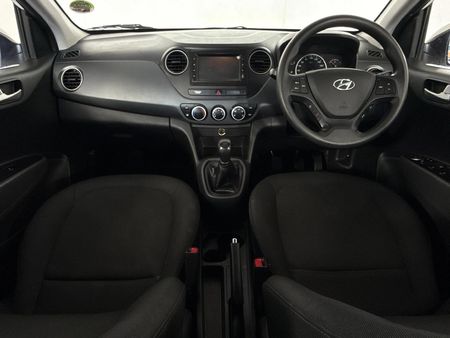 2019-Hyundai-Grand-i10-10-Fluid_6