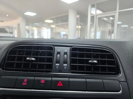 2026-Volkswagen-Polo-Vivo-16-Life_18