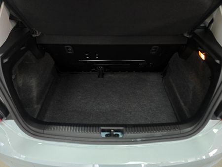 2026-Volkswagen-Polo-Vivo-16-Life_5