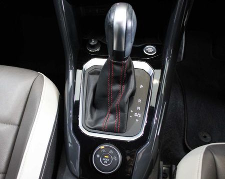 2021-Volkswagen-T-Roc-20-TSI-4Motion-R-Line-Auto_16