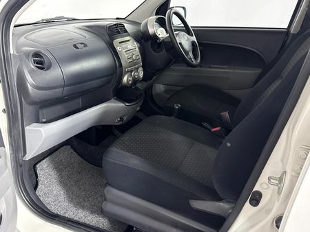 2010-Daihatsu-Sirion-13i_9