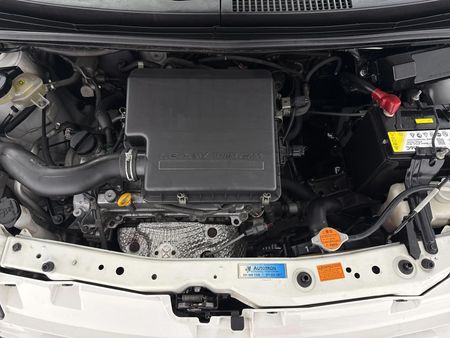 2010-Daihatsu-Sirion-13i_13