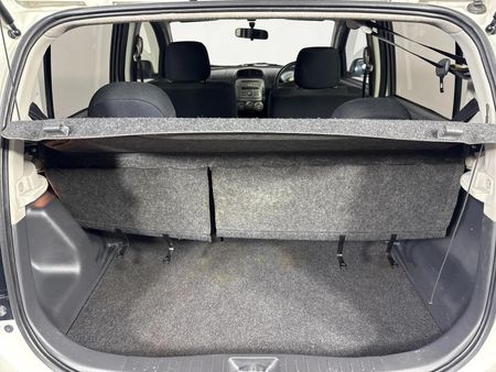 2010-Daihatsu-Sirion-13i_14