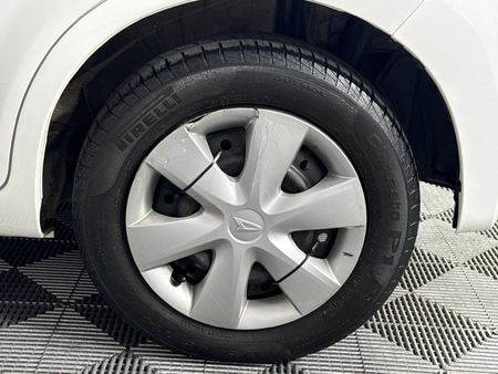 2010-Daihatsu-Sirion-13i_17