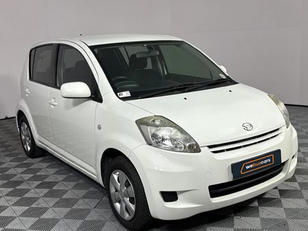 2010-Daihatsu-Sirion-13i_2