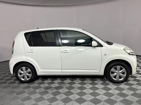 2010-Daihatsu-Sirion-13i_3