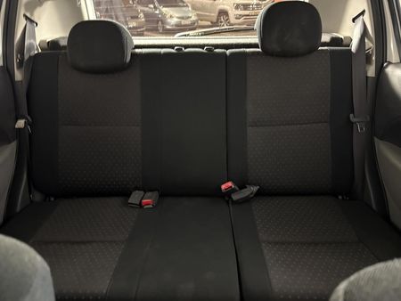 2010-Daihatsu-Sirion-13i_8