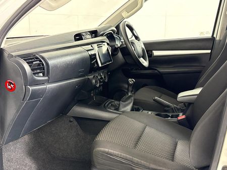 2019-Toyota-Hilux-24-GD-6-Raised-Body-SRX-Double-Cab_9