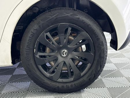 2015-Mazda-2-15-Active-5-dr_17