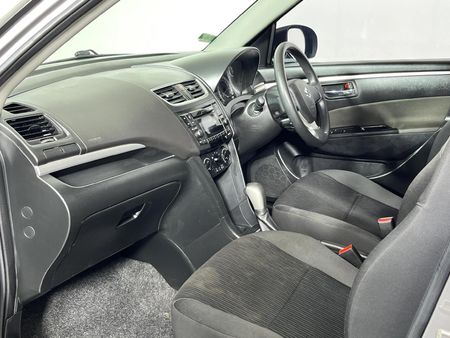 2017-Suzuki-Swift-14-GLS-Auto_9