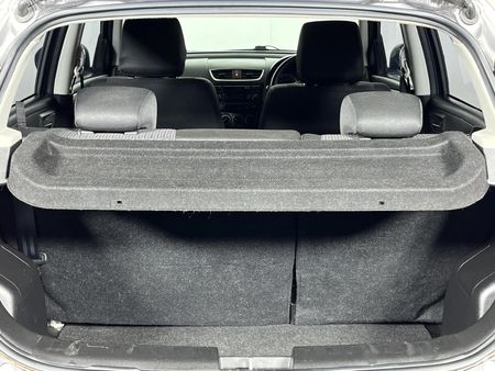2017-Suzuki-Swift-14-GLS-Auto_15
