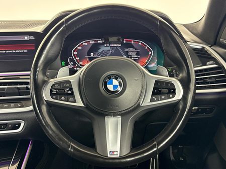 2022-BMW-X7-M50d_13