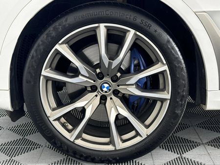 2022-BMW-X7-M50d_17