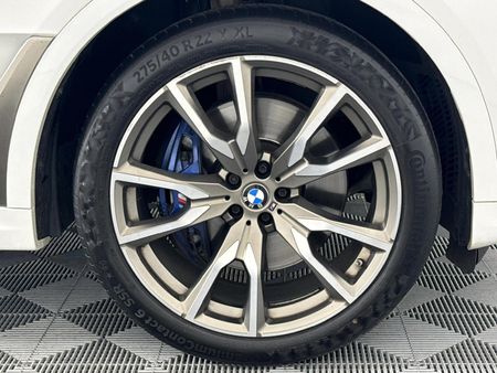 2022-BMW-X7-M50d_18