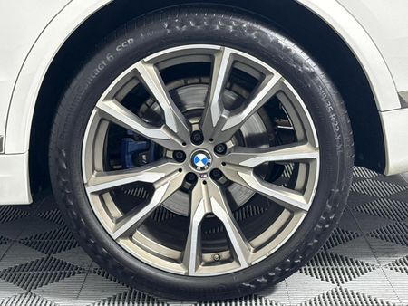 2022-BMW-X7-M50d_19