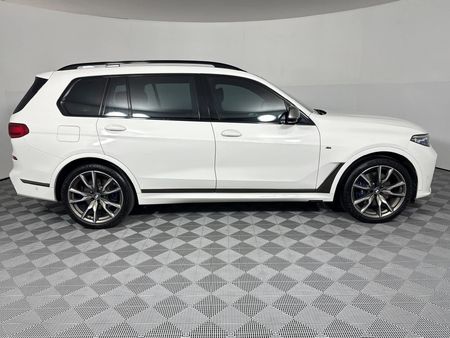 2022-BMW-X7-M50d_3