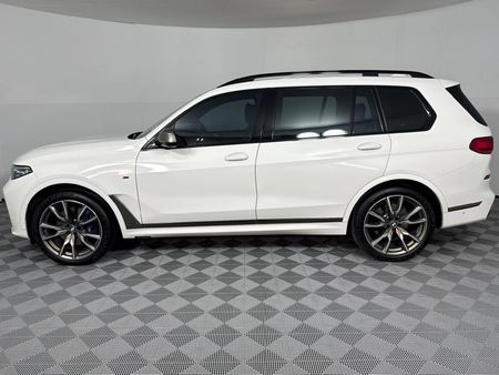 2022-BMW-X7-M50d_5