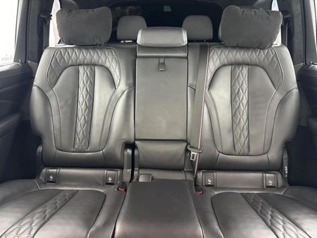 2022-BMW-X7-M50d_8