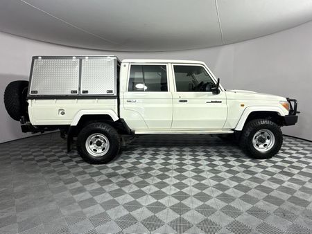 2013-Toyota-Land-Cruiser-79-42-D-Double-Cab_3