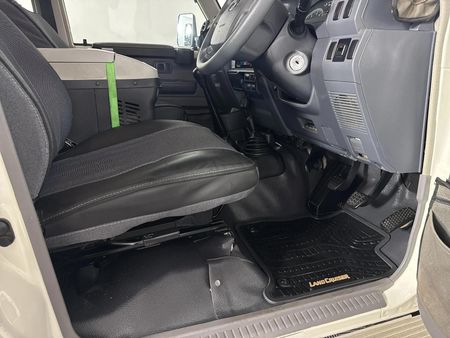 2013-Toyota-Land-Cruiser-79-42-D-Double-Cab_8