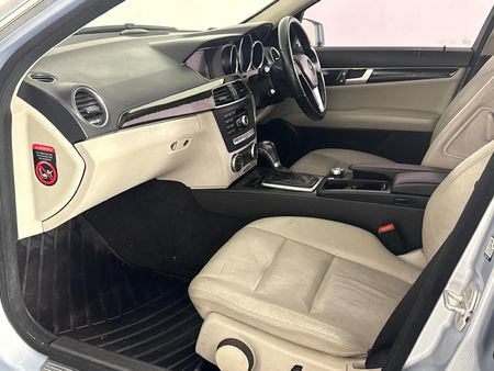 2012-Mercedes-Benz-C-Class-C-200-CDi-Estate-Avantgarde-Auto_9