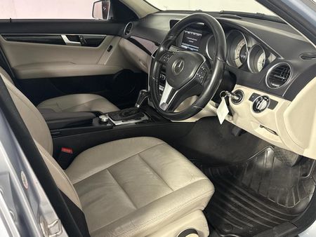 2012-Mercedes-Benz-C-Class-C-200-CDi-Estate-Avantgarde-Auto_10