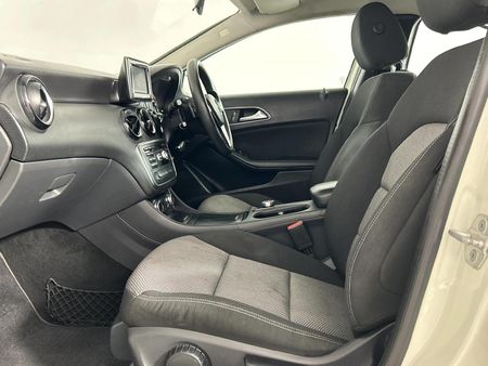 2014-Mercedes-Benz-A-Class-A-180-CDI-BE-Auto_9