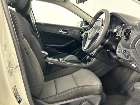 2014-Mercedes-Benz-A-Class-A-180-CDI-BE-Auto_10