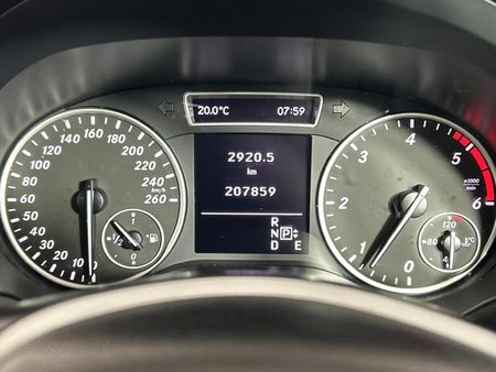 2014-Mercedes-Benz-A-Class-A-180-CDI-BE-Auto_7